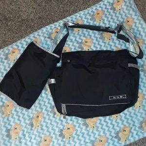 JuJuBe Messenger Style Diaper Bag *flawed*